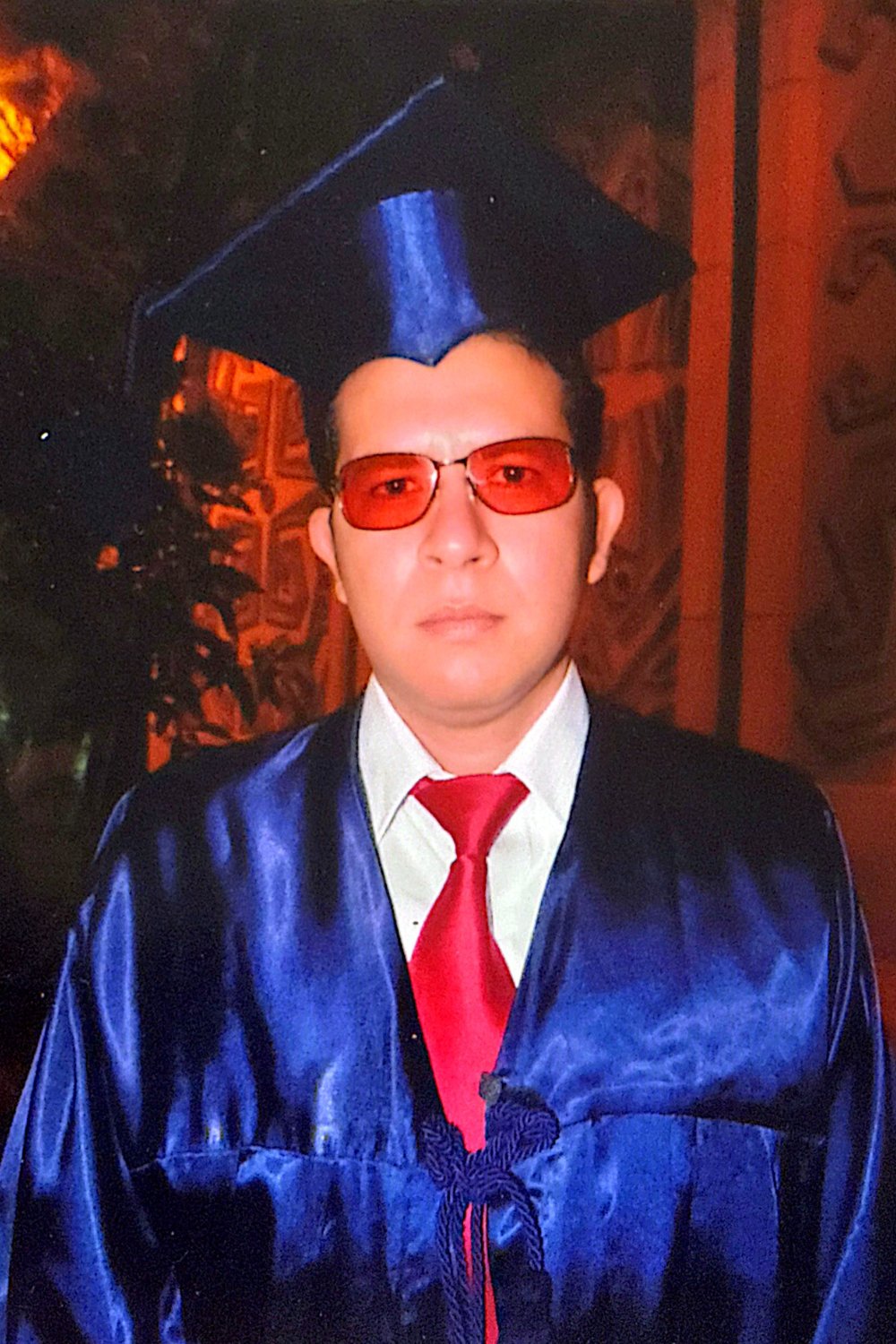 Ian en su graduación universitaria