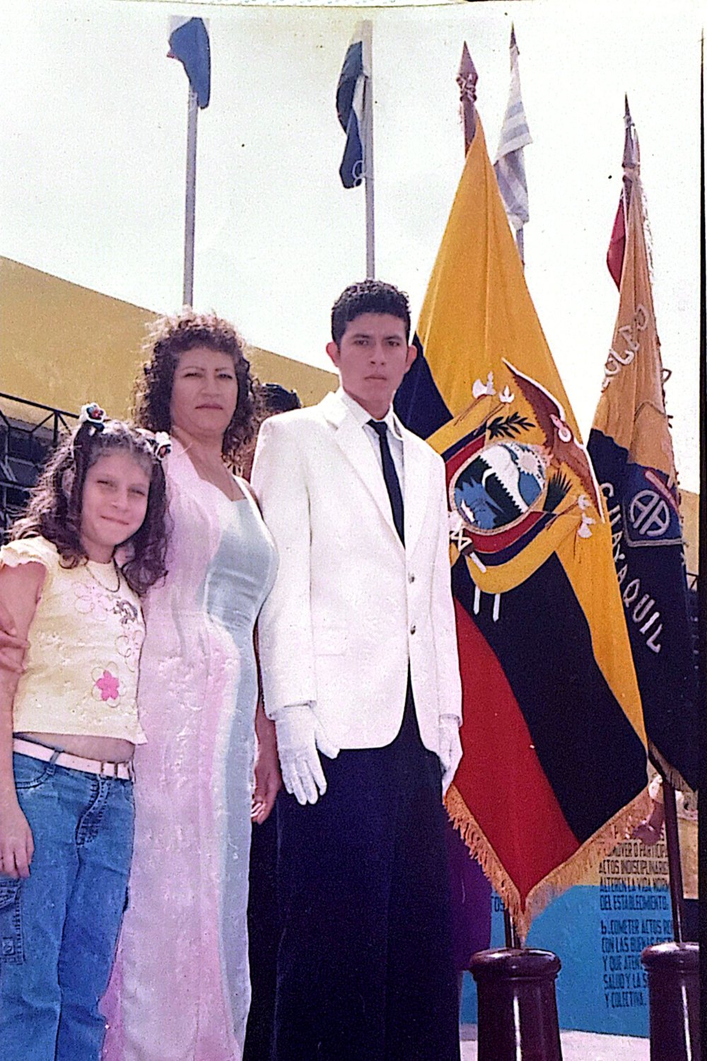 Ian con su mamá y su hermana Selena